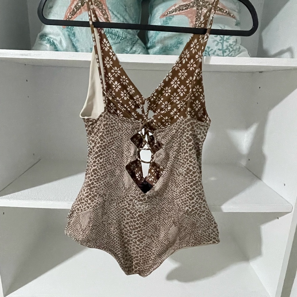 Acacia Kokomo One piece - Picture 3 of 4